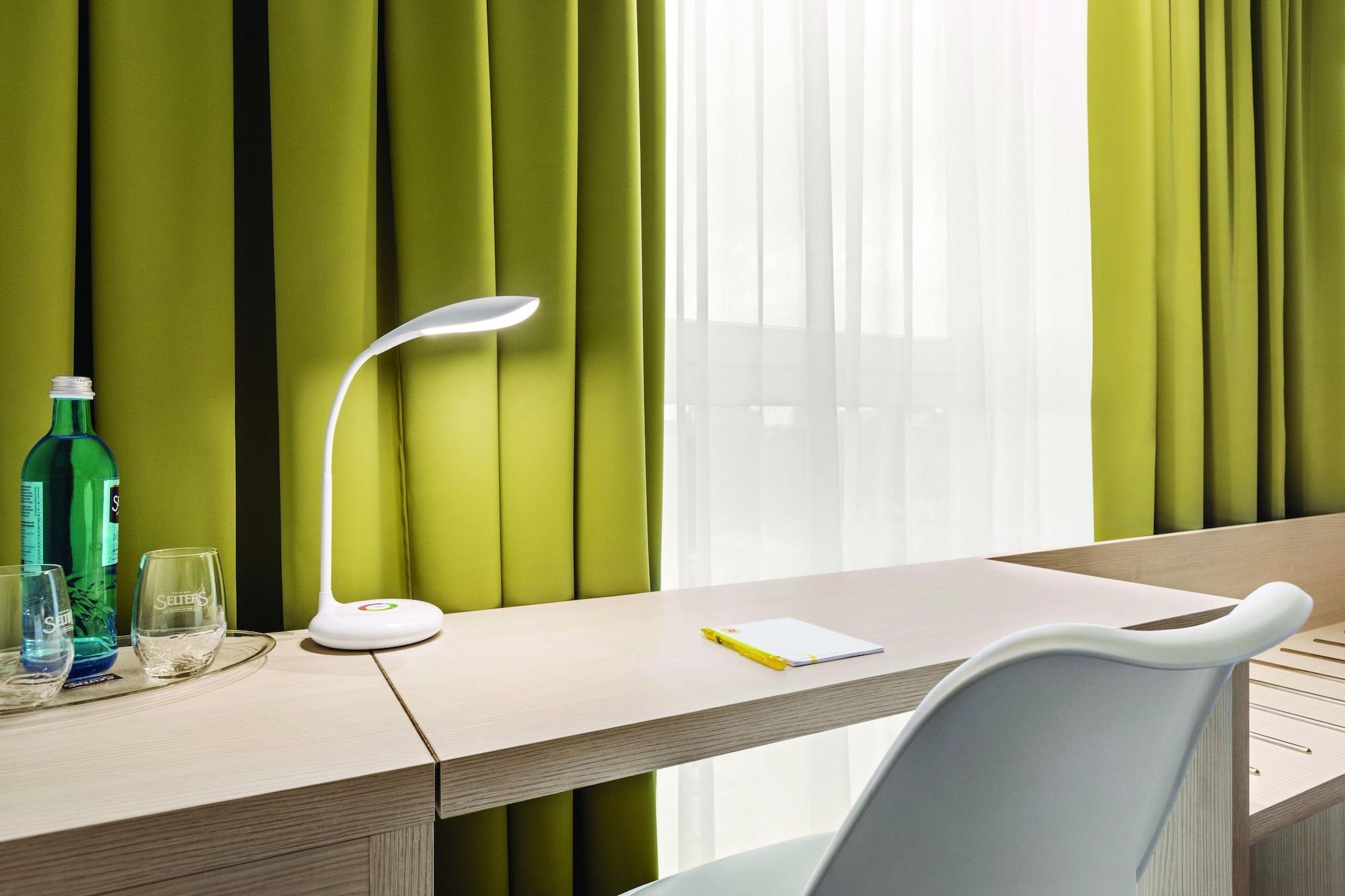 Super 8 By Wyndham Hotel