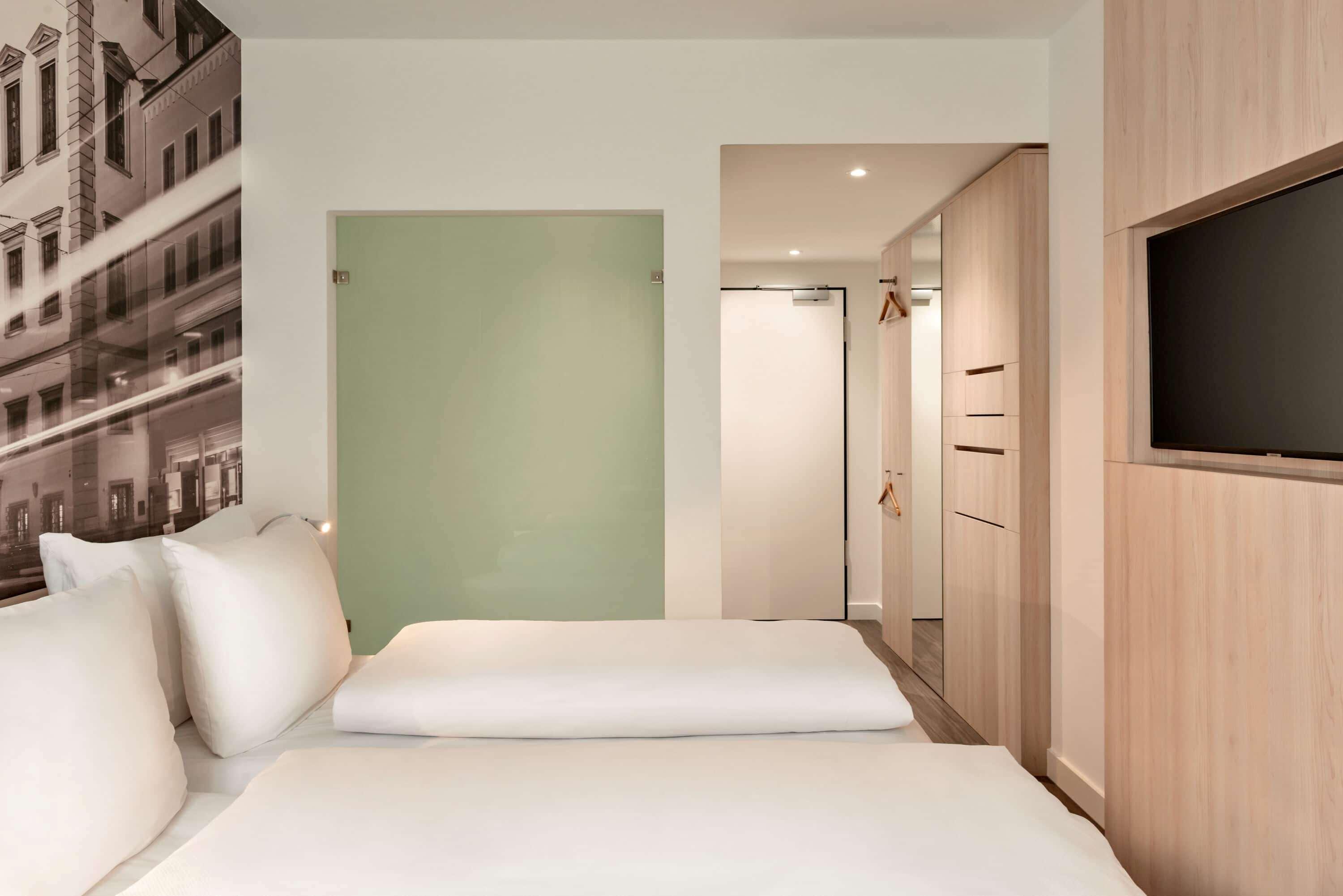 Super 8 By Wyndham Hotel
